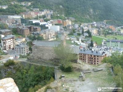 Andorra -- País de los Pirineos;trek de montaña senderos de montaña parque natural cañon de rio lobo